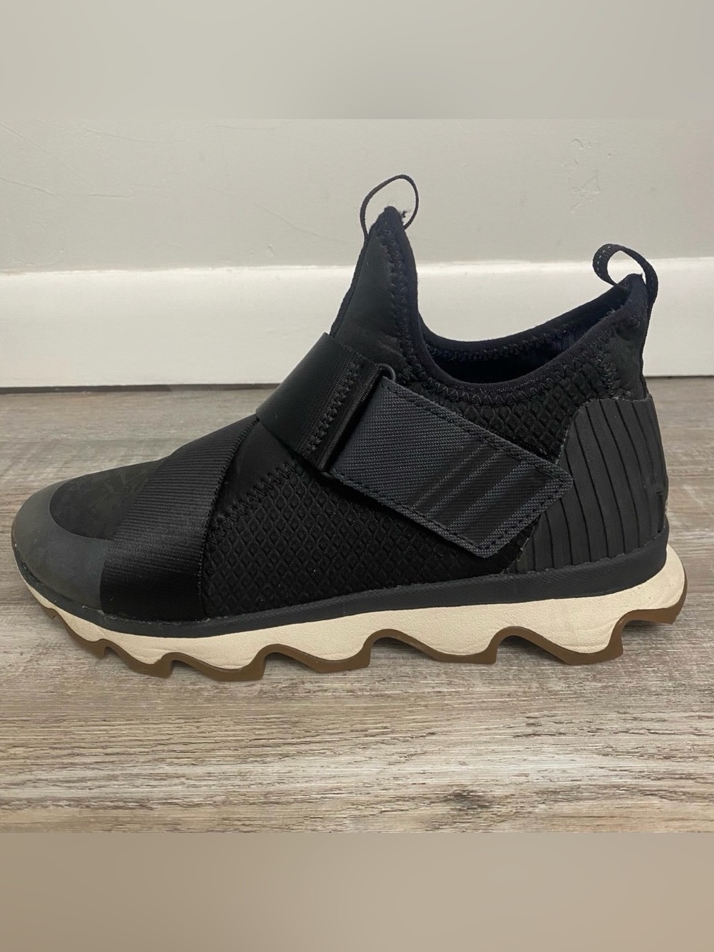 Sorel Women's Kinetic Sneak Sneakers Black Booties-size 8 like NEW